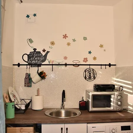 Bohemian Studio Apartment *